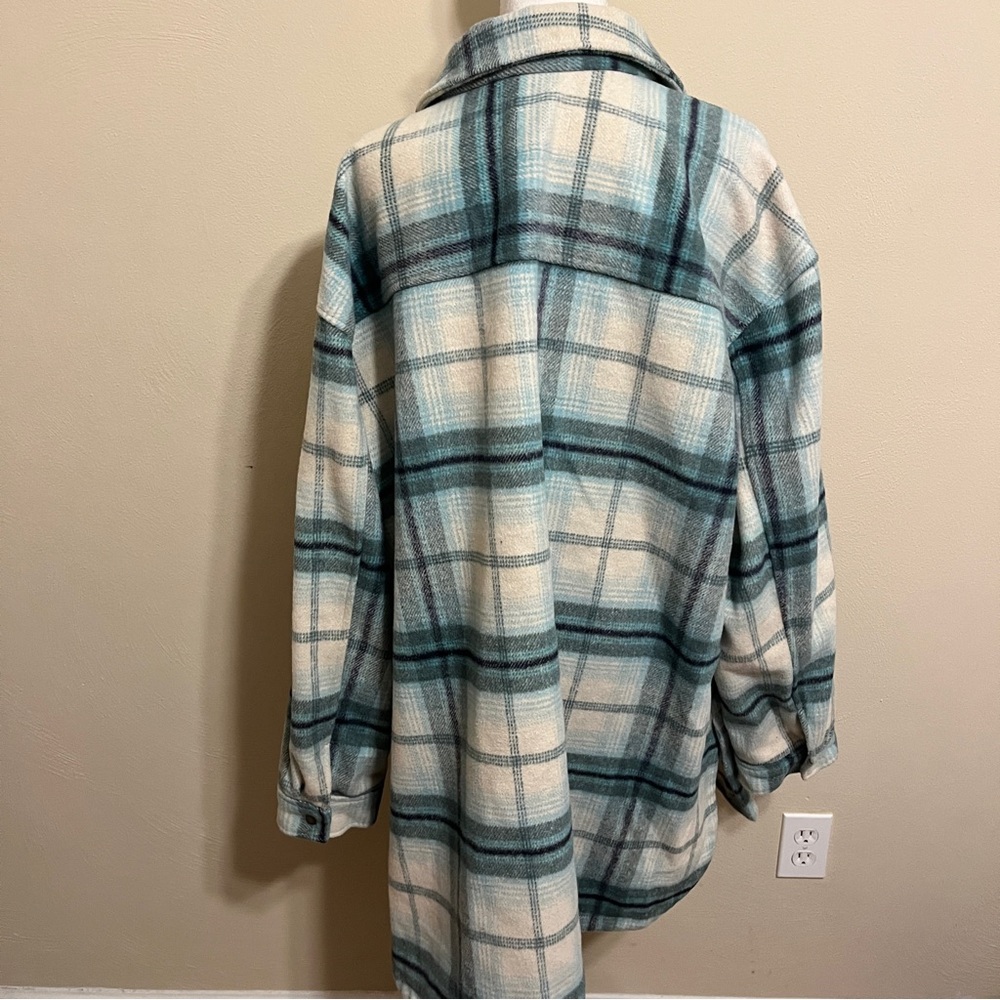 Old Navy Oversized Brushed Plaid Shacket - Picture 5 of 8